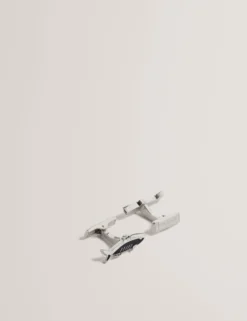Manschettenknöpfe aus Metall in Fischform mit Markenlogo