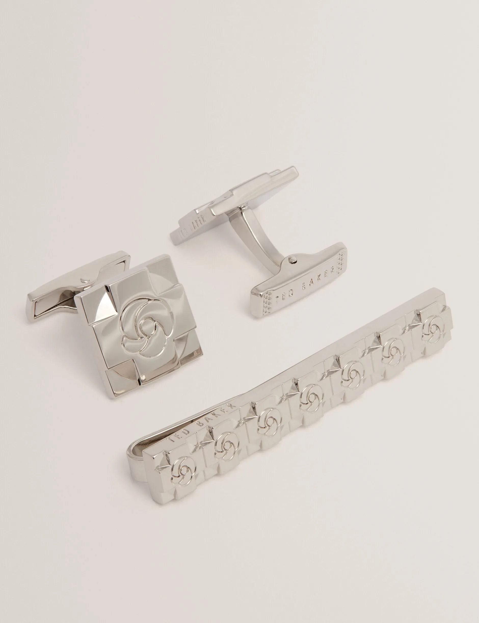 Manschettenknöpfe und Krawattennadel-Set mit gravierter Rose