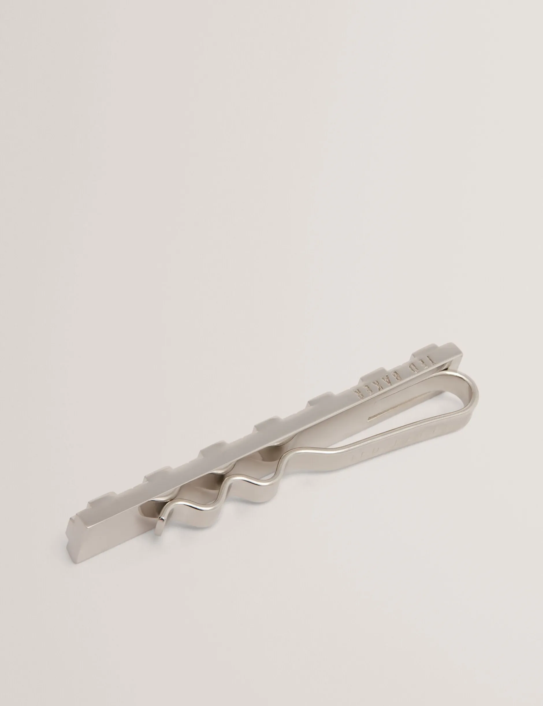 Manschettenknöpfe und Krawattennadel-Set mit gravierter Rose