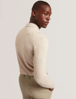 Marken-Langarmpolo aus strukturiertem Strick