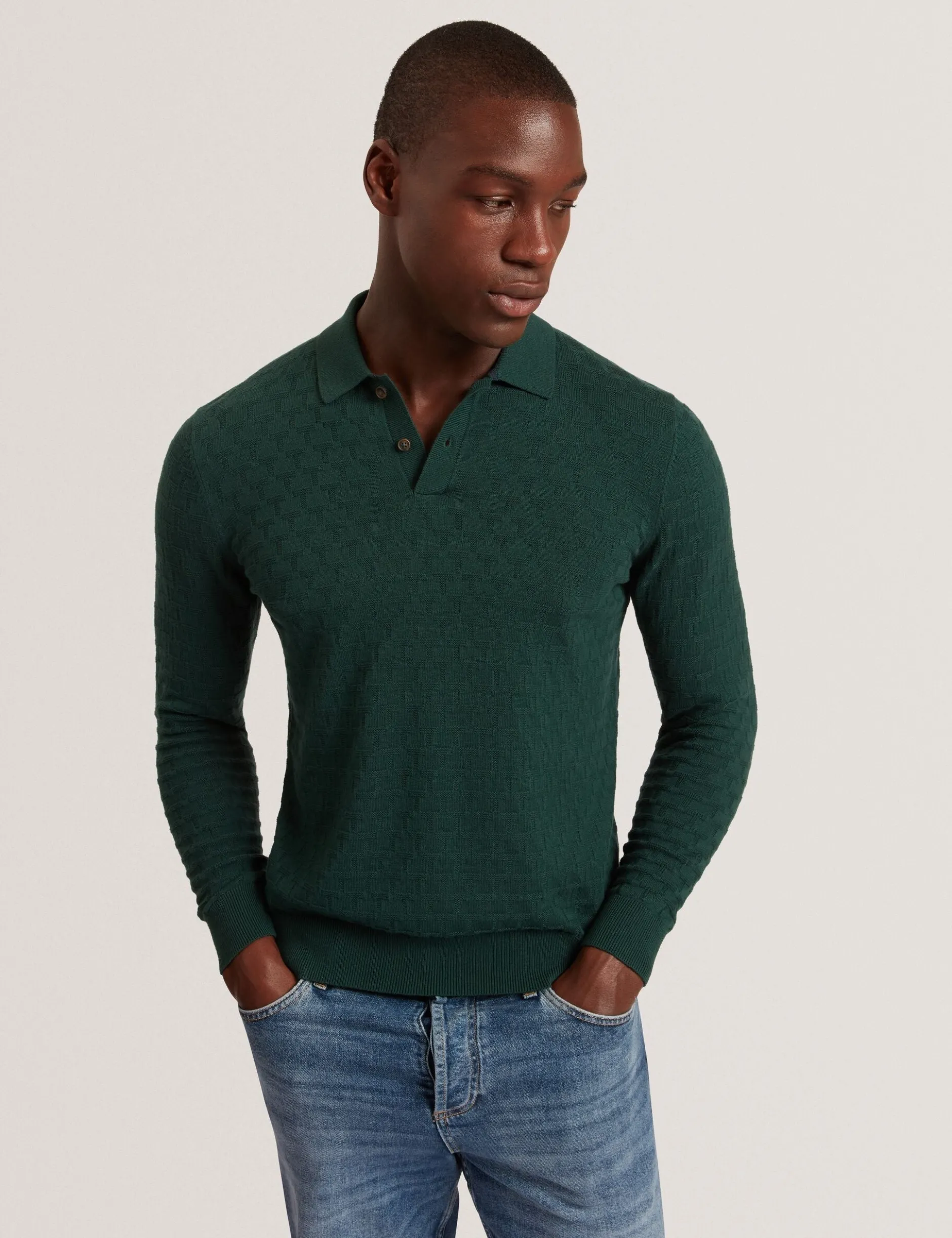 Marken-Langarmpolo aus strukturiertem Strick