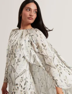 Maxikleid mit Blattprint und Umhang-Detail