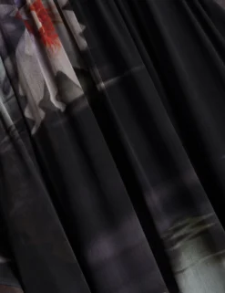 Maxikleid mit Lilienmuster, Rüschen und langen Ärmeln
