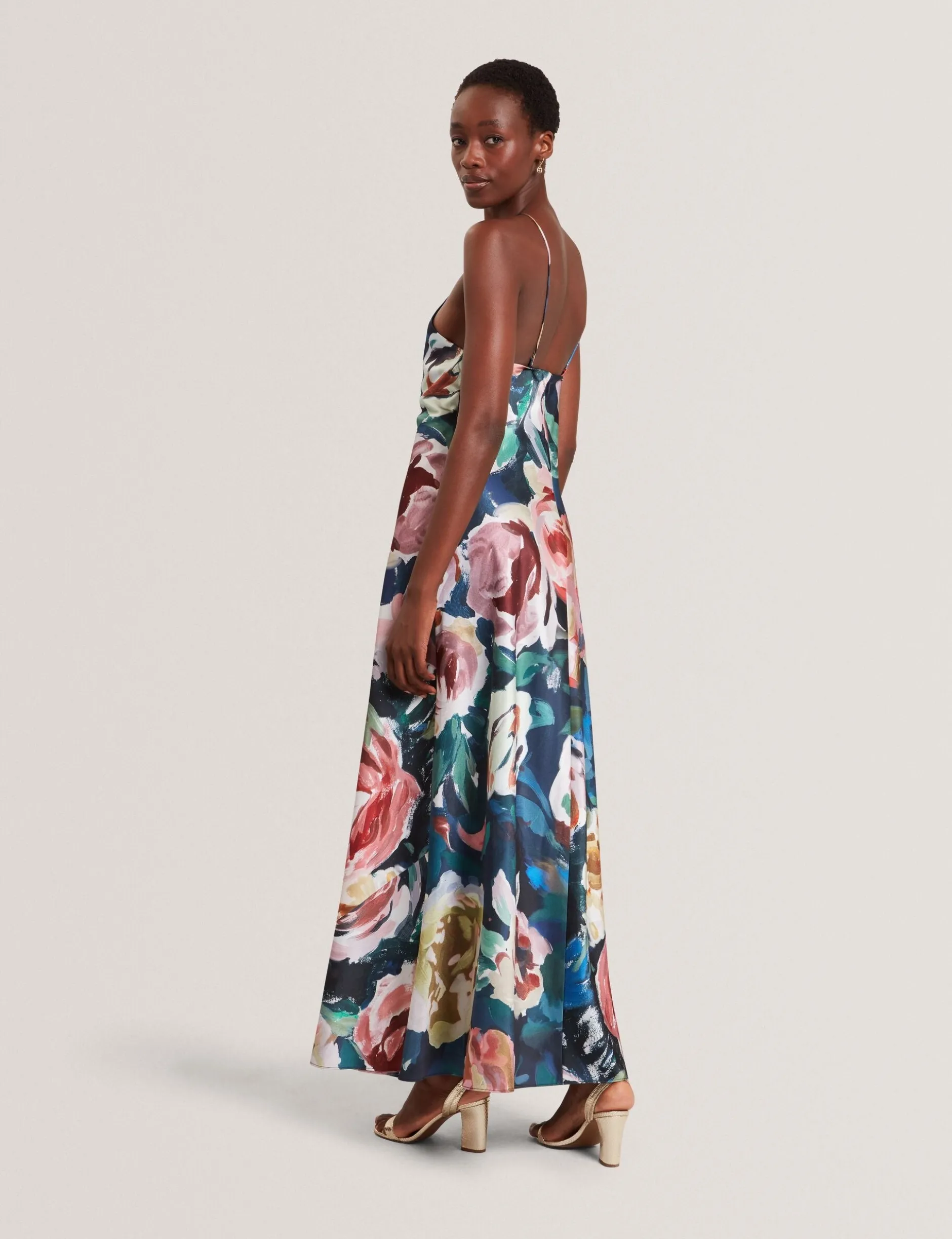 Maxikleid mit Rosenmuster und Neckholder