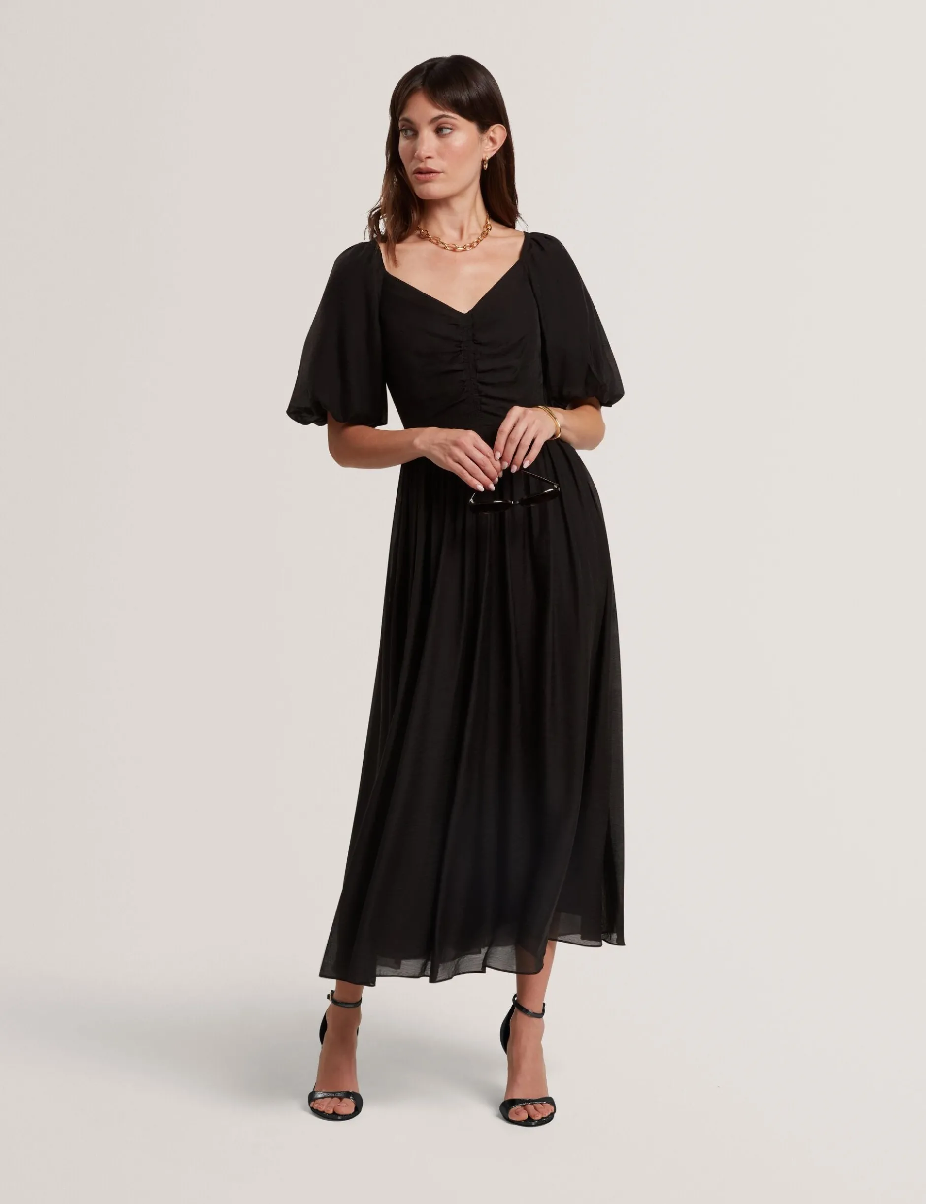Midikleid aus Webstoff mit Puffärmeln und V-Ausschnitt