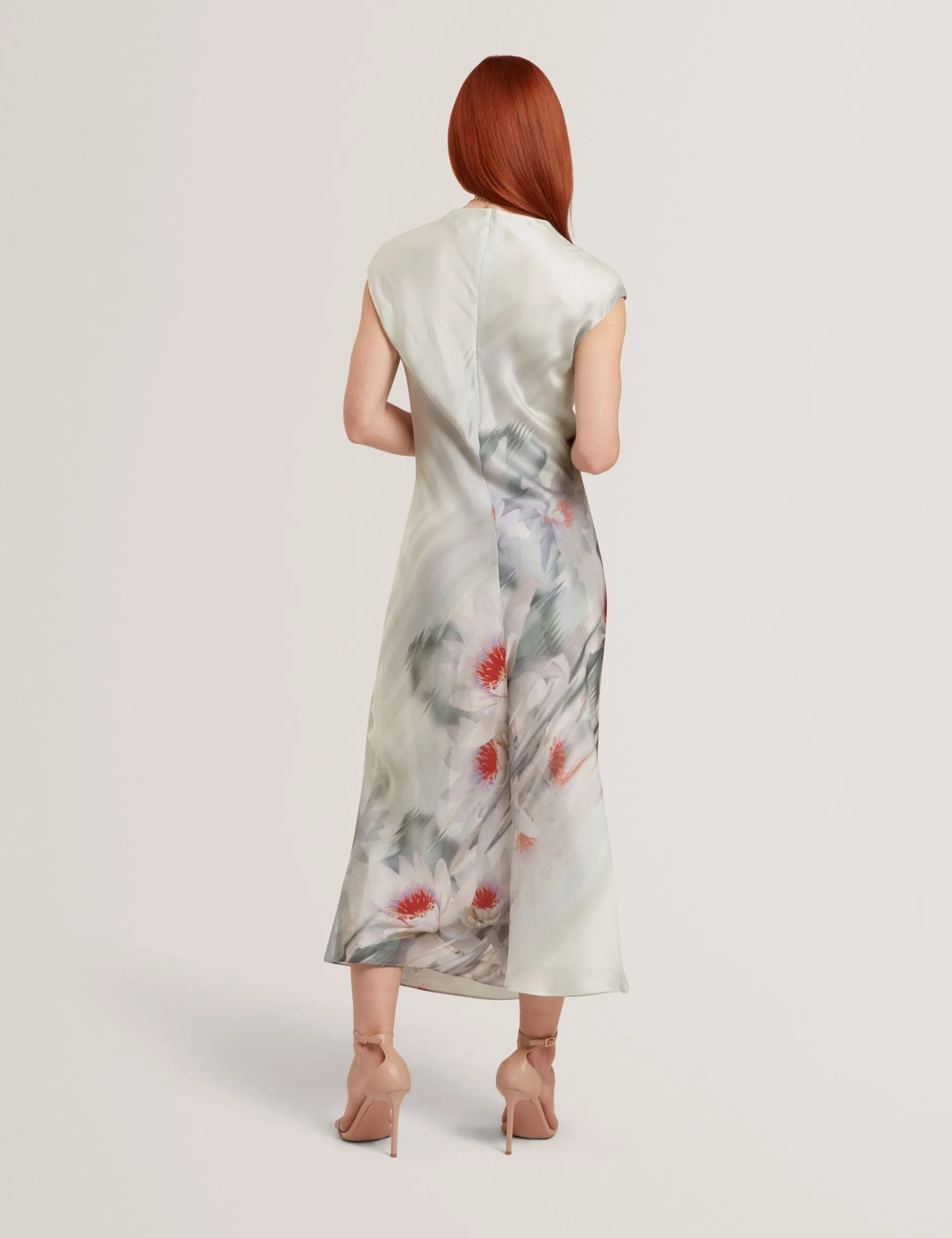Midikleid mit Lilienmuster und Drapierung am Kragen
