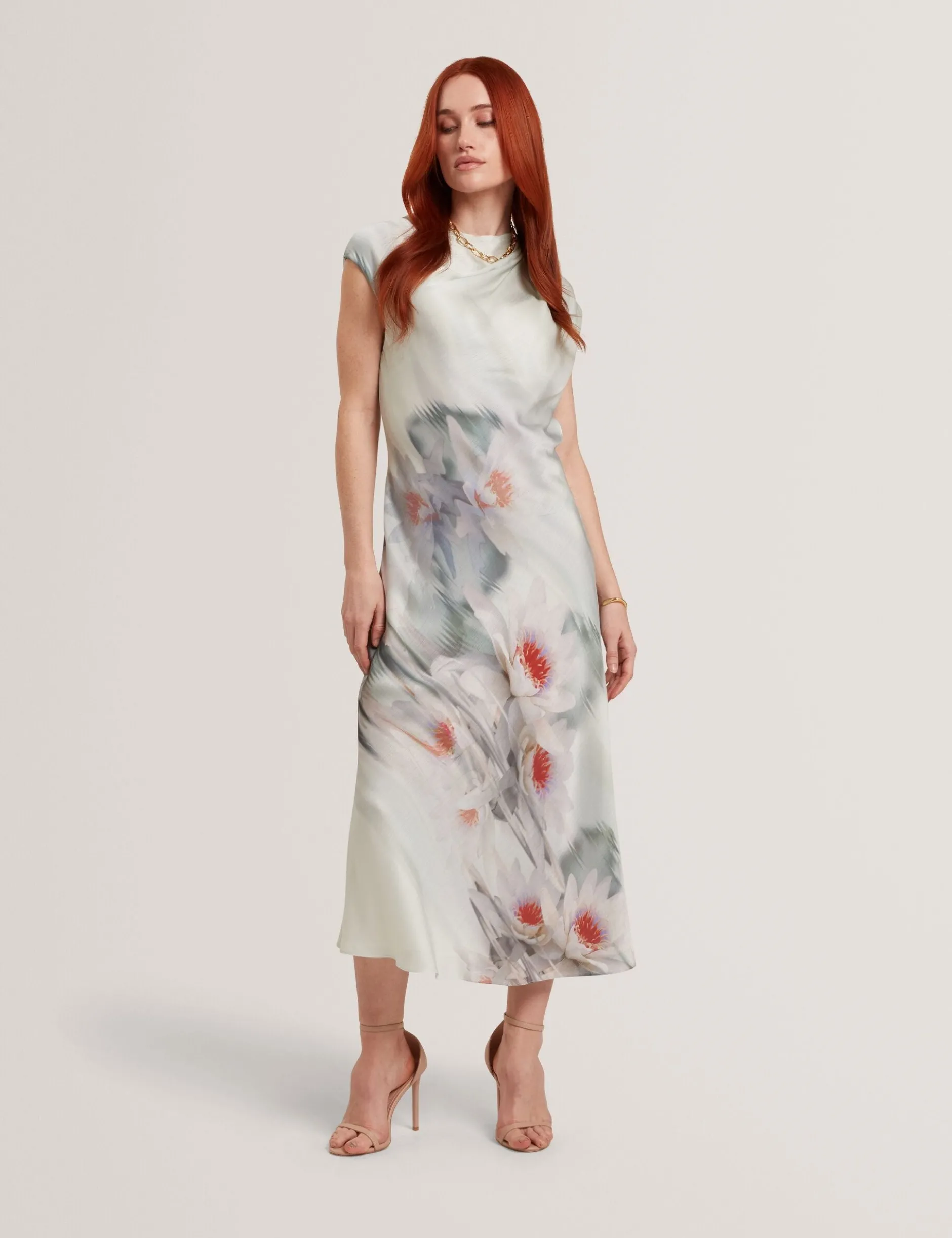Midikleid mit Lilienmuster und Drapierung am Kragen