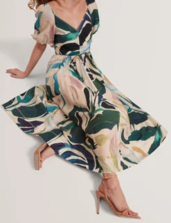 Midikleid mit Print und Puffärmeln sowie Ziernähten