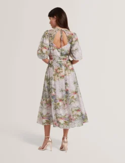 Midikleid mit Seerosenmuster und Puffärmeln