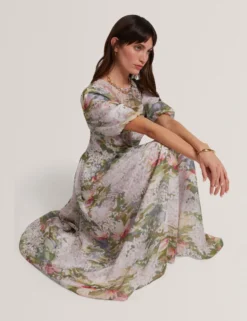 Midikleid mit Seerosenmuster und Puffärmeln