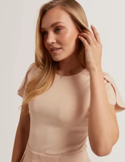 Midikleid mit tulpenförmigen Ärmeln (anprobierbar)