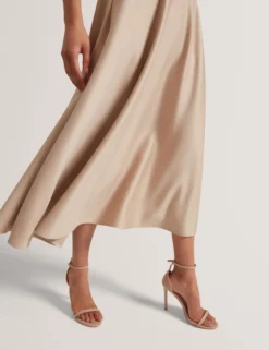 Midikleid mit Tulpenärmeln, anprobierbar