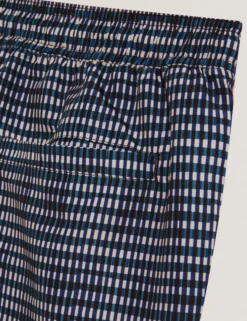 Mid-Length Badeshorts mit verschwommenem Karomuster