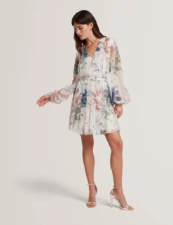 Minikleid mit Blumenmuster, plissiert, langärmelig