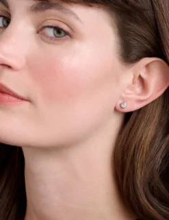 Mini-Ohrstecker in Herzform mit Kristall