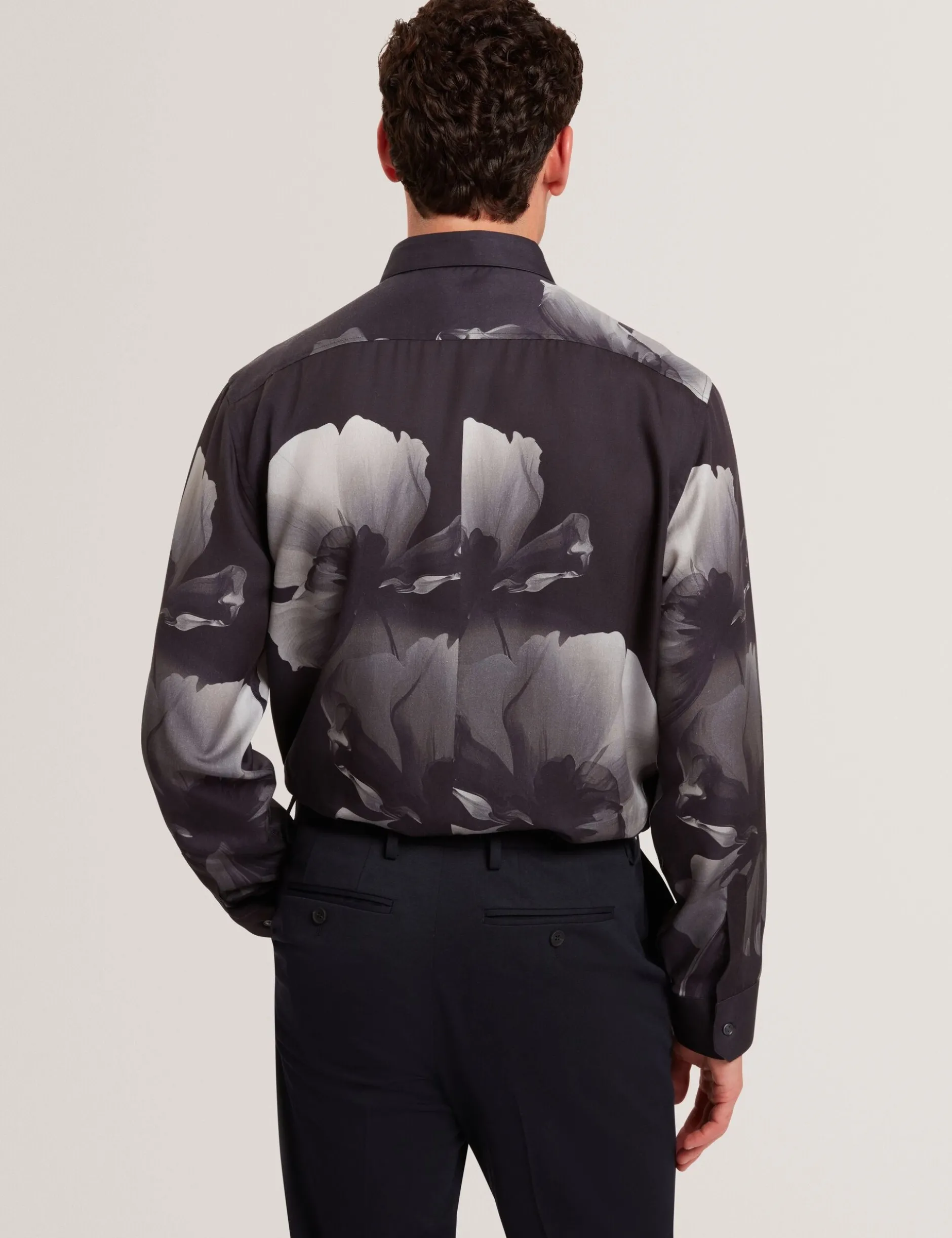 Monochromes Langarmhemd mit Blumenmuster