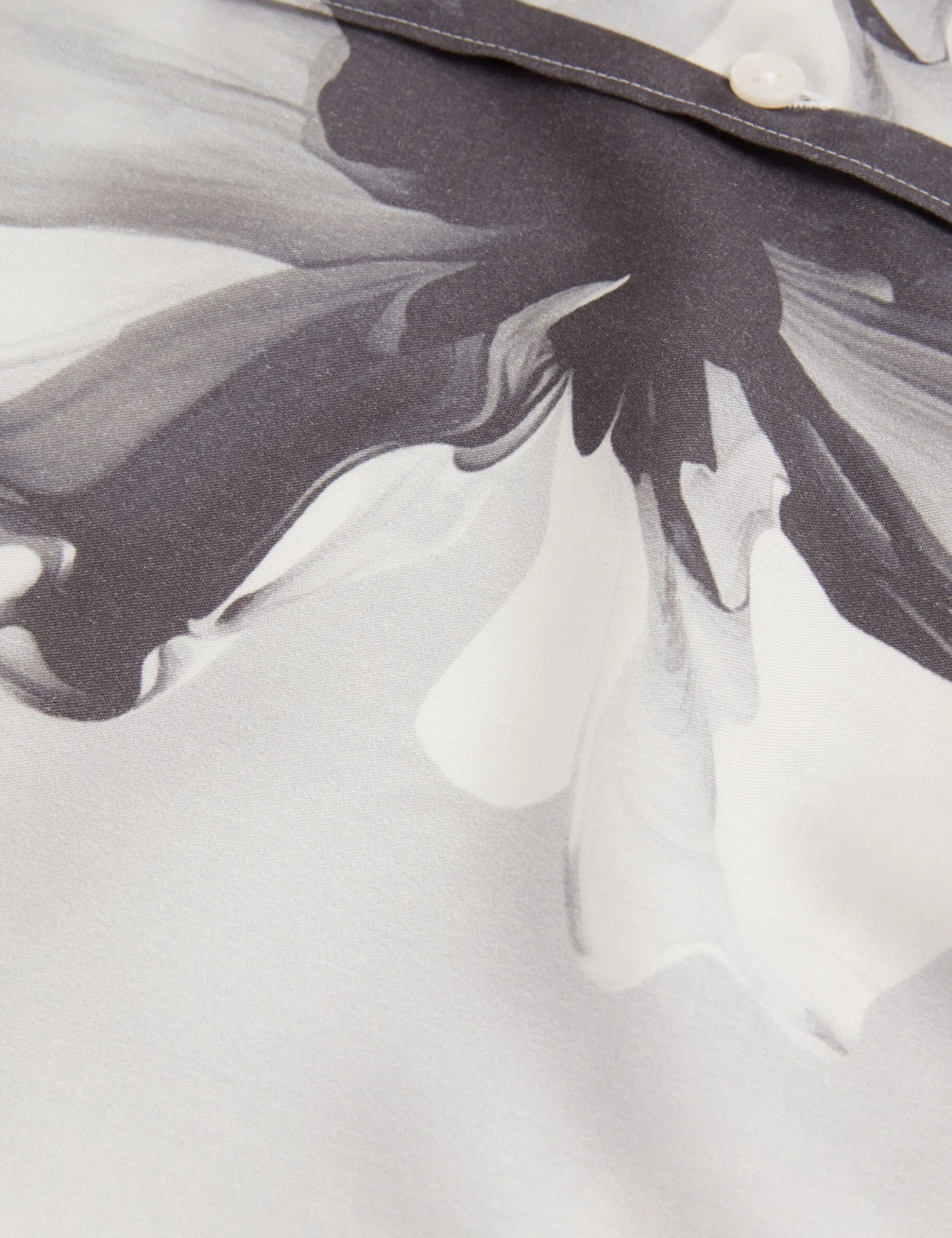 Monochromes Langarmhemd mit Blumenmuster