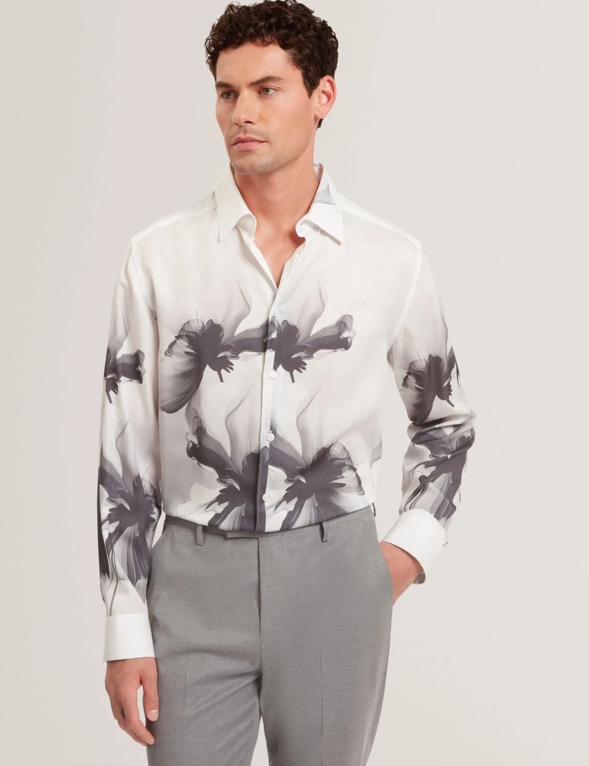 Monochromes Langarmhemd mit Blumenmuster
