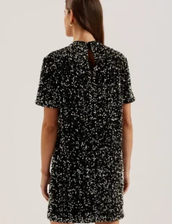 Paillettenbesetztes Samtkleid