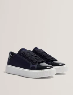 Plateau-Sneaker mit Satinband und Spitze