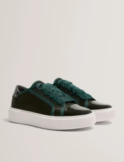 Plateau-Sneaker mit Satinband und Spitze