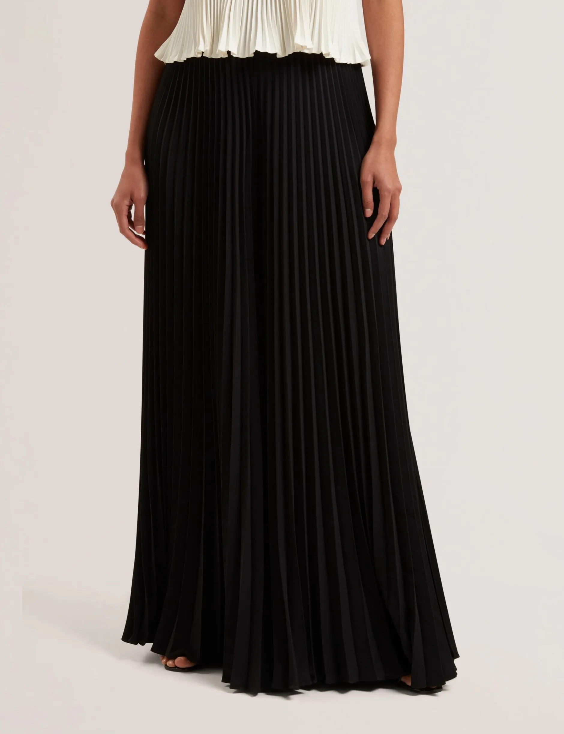 Plissierte Palazzo-Hose mit weitem Bein