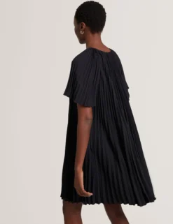 Plissiertes A-Linien-Minikleid mit kurzen Ärmeln