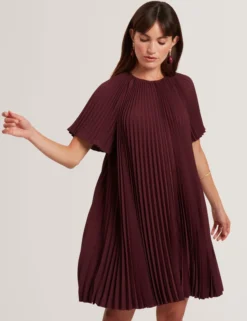 Plissiertes A-Linien-Minikleid mit kurzen Ärmeln