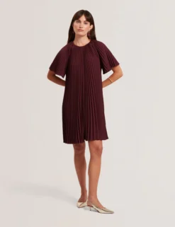 Plissiertes A-Linien-Minikleid mit kurzen Ärmeln