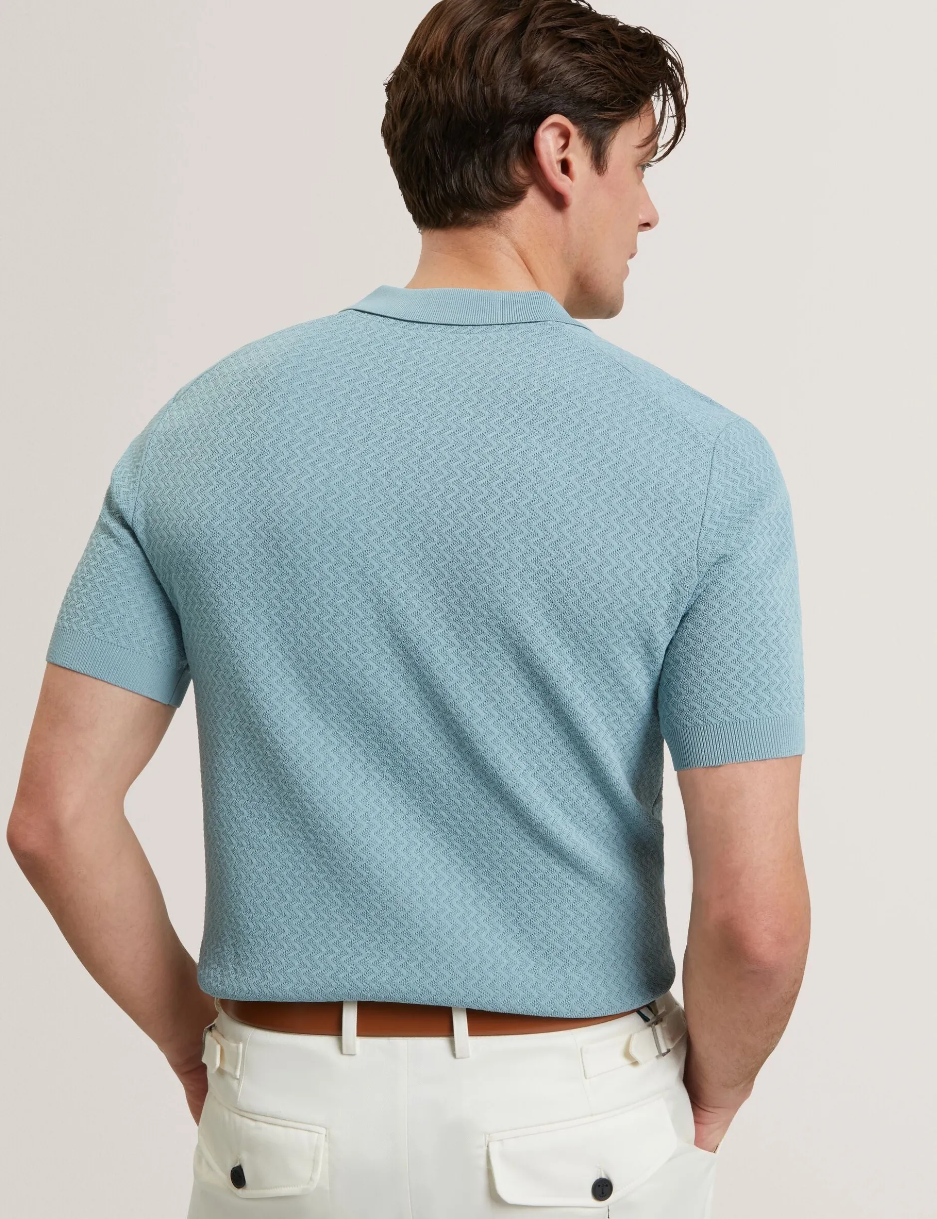 Polohemd mit Zickzack-Strickmuster und offenem Halsausschnitt