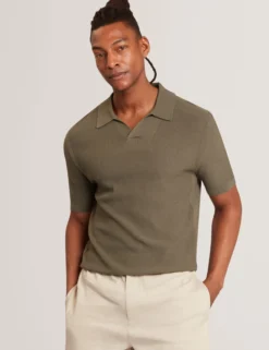 Poloshirt mit Rippstrick und offenem Halsausschnitt