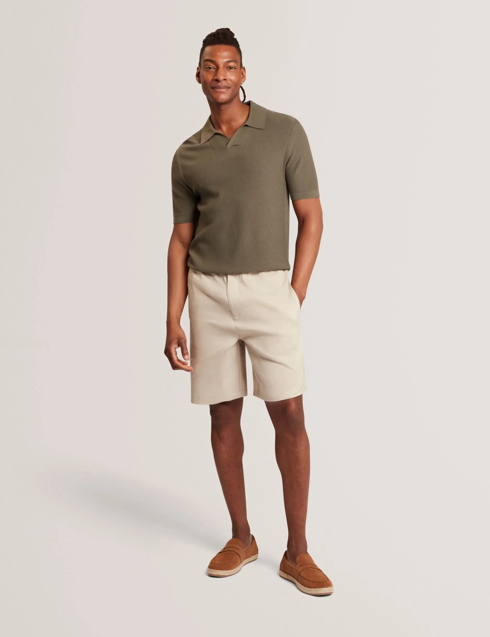 Poloshirt mit Rippstrick und offenem Halsausschnitt