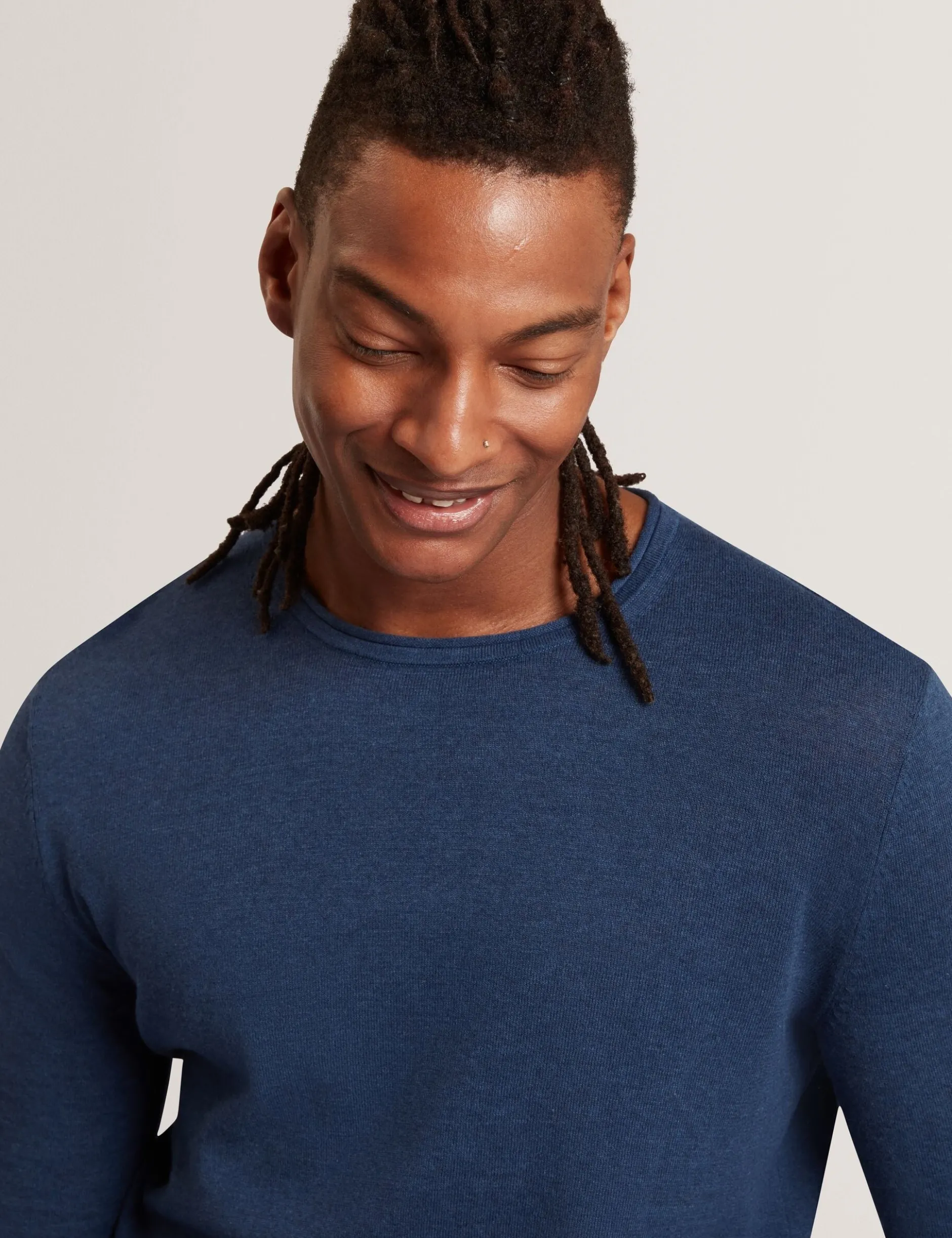 Pullover mit gerolltem Saum und Rundhalsausschnitt aus Leinenmischung