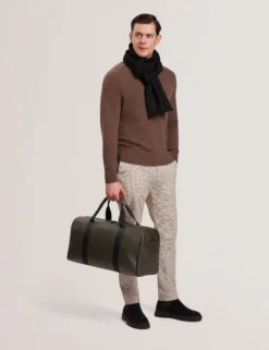 Reisetasche aus genarbtem Kunstleder
