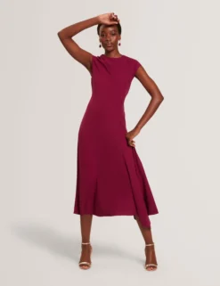 Ärmelloses, asymmetrisches Midikleid mit schrägem Schnitt