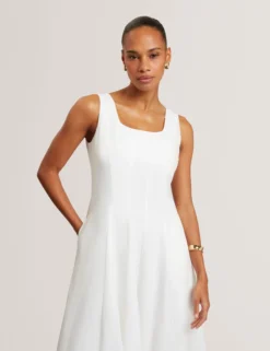 Ärmelloses Midikleid aus Leinen-Baumwoll-Mischgewebe mit Einsätzen