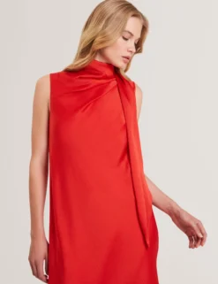 Ärmelloses Midikleid aus Satin-Chiffon mit Bindekragen