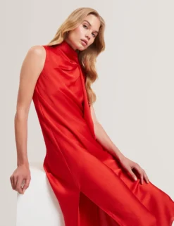 Ärmelloses Midikleid aus Satin-Chiffon mit Bindekragen