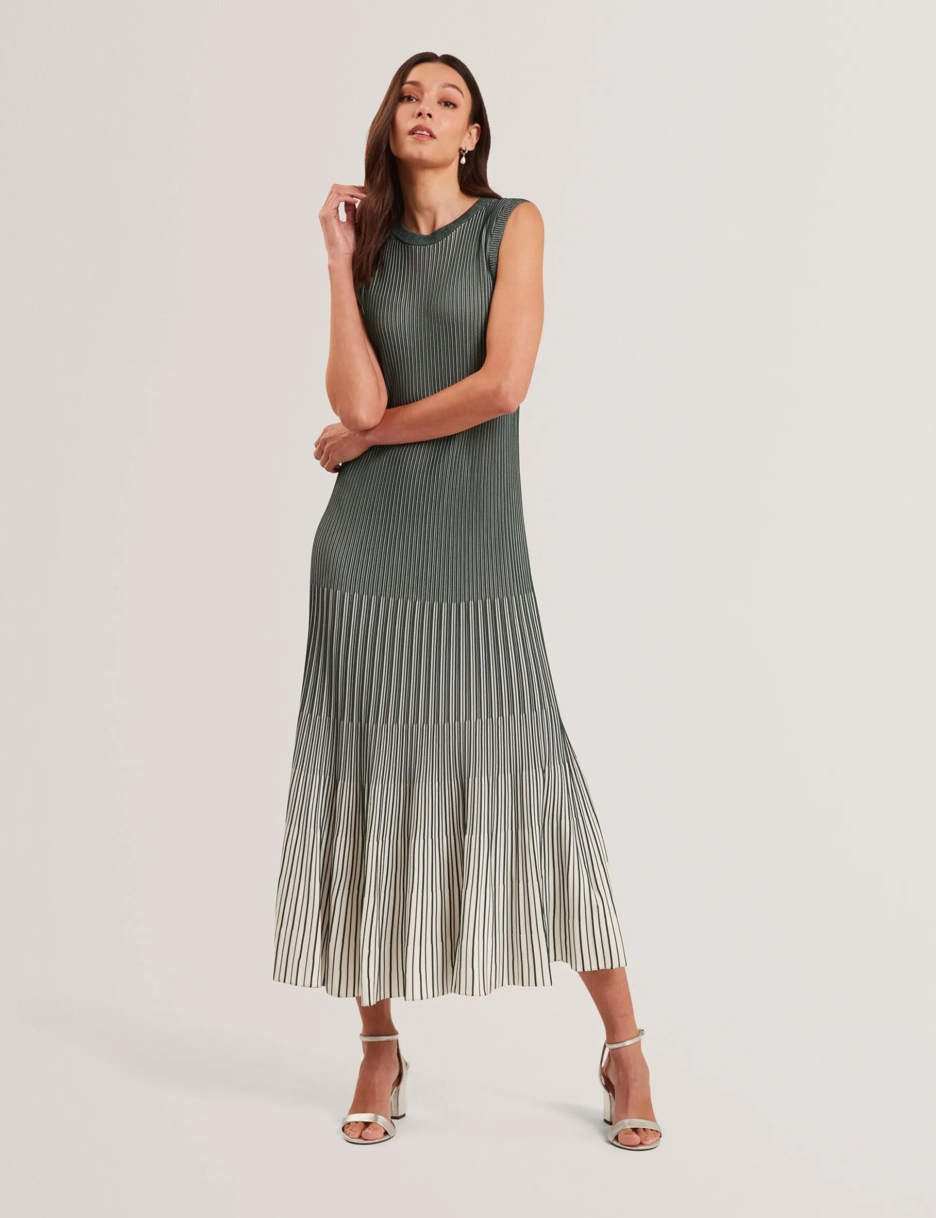 Ärmelloses Midikleid aus Strick mit Strukturstreifen