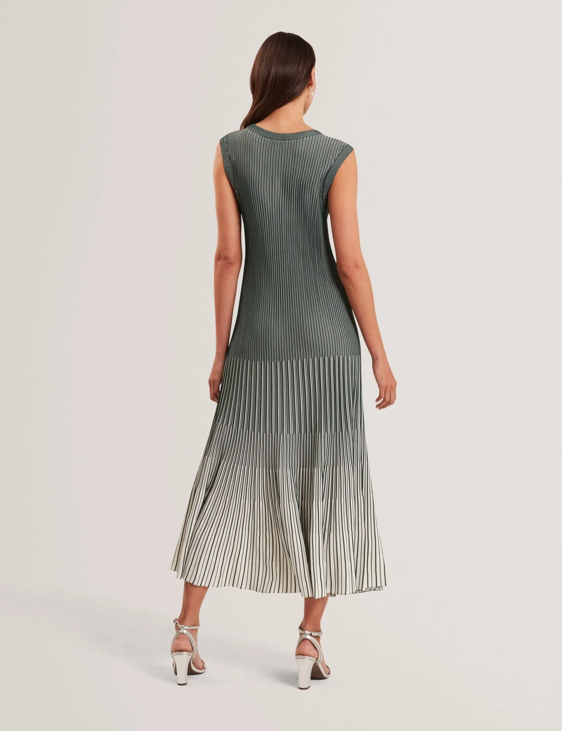 Ärmelloses Midikleid aus Strick mit Strukturstreifen