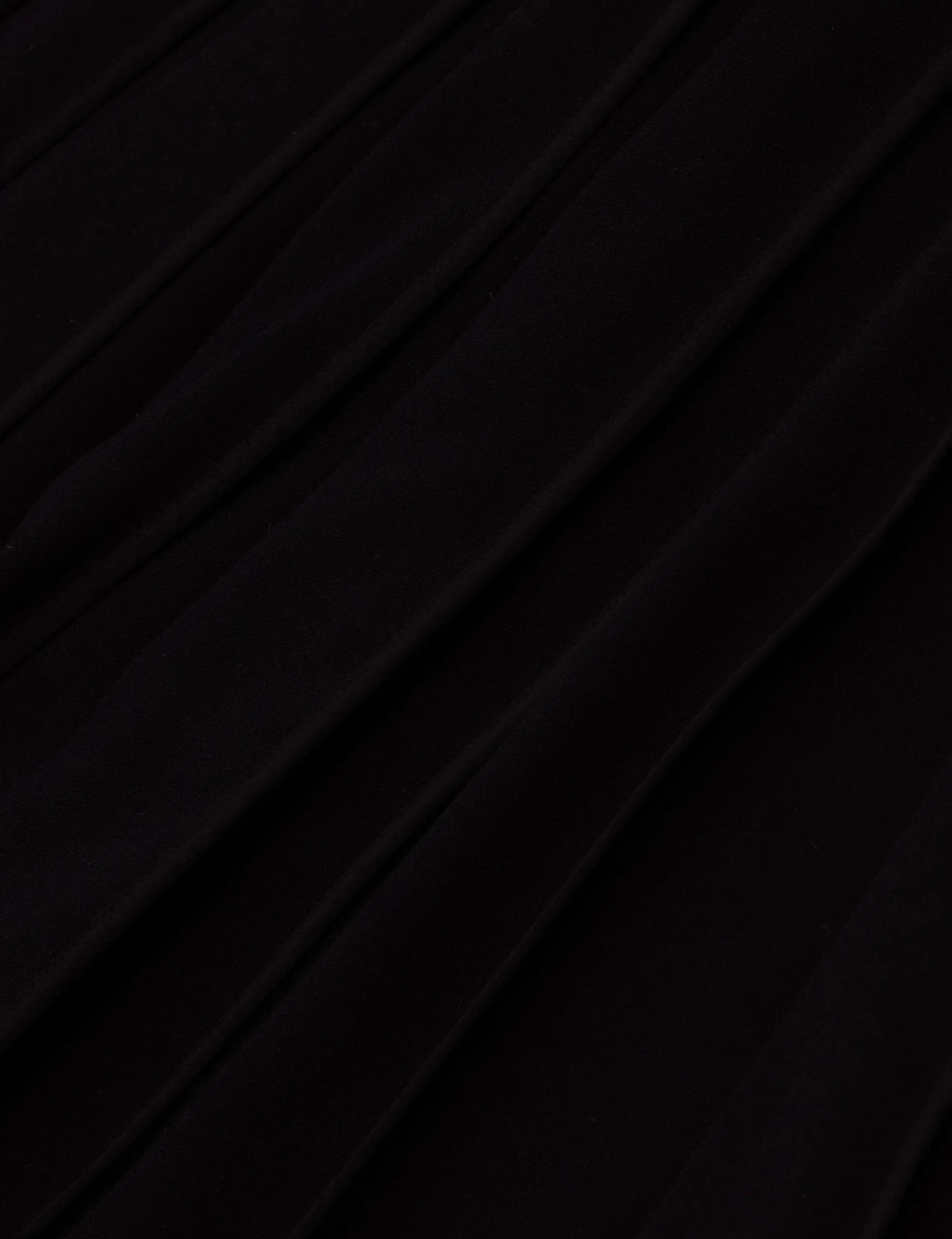 Ärmelloses Midikleid mit Faltendetails
