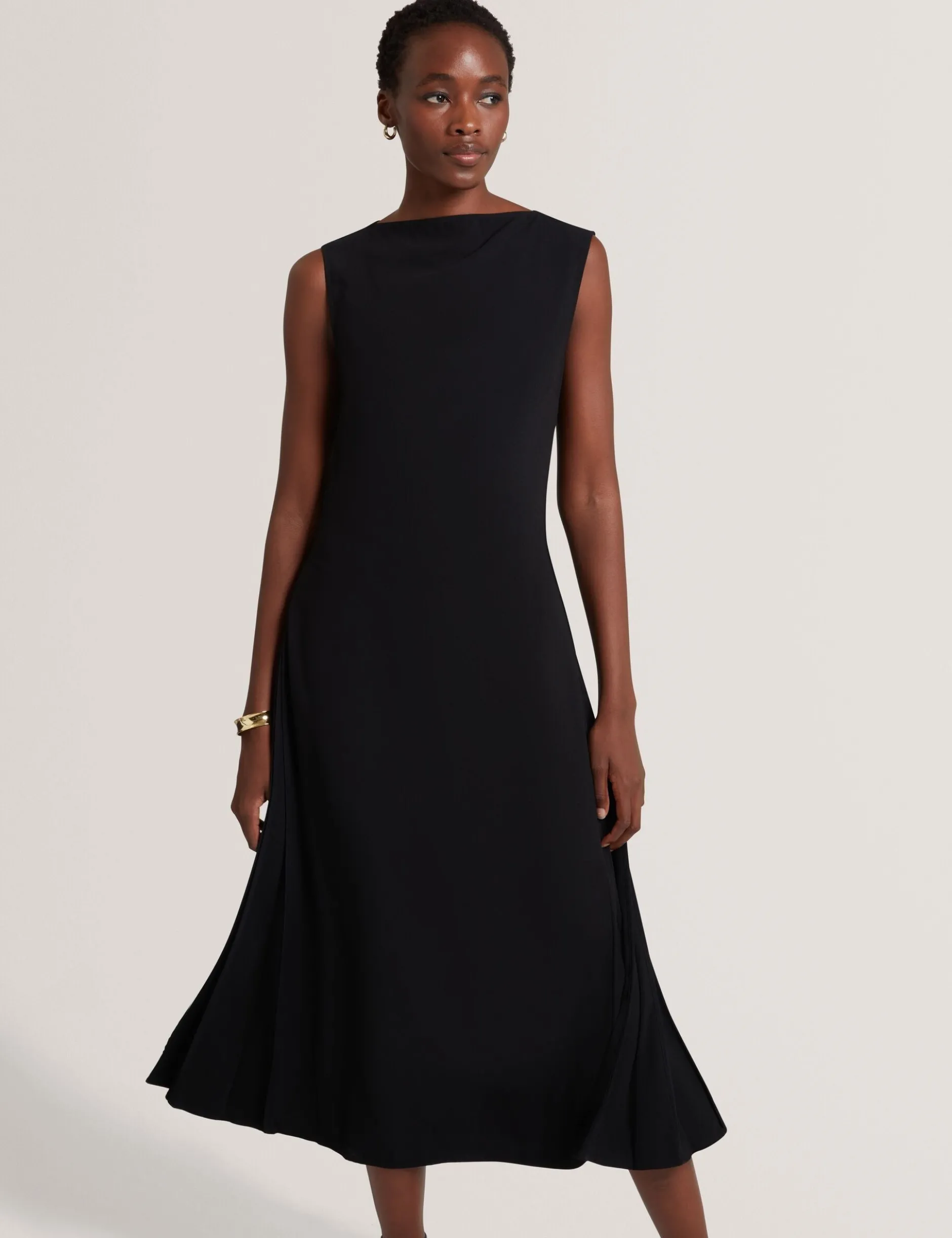 Ärmelloses Midikleid mit Faltendetails