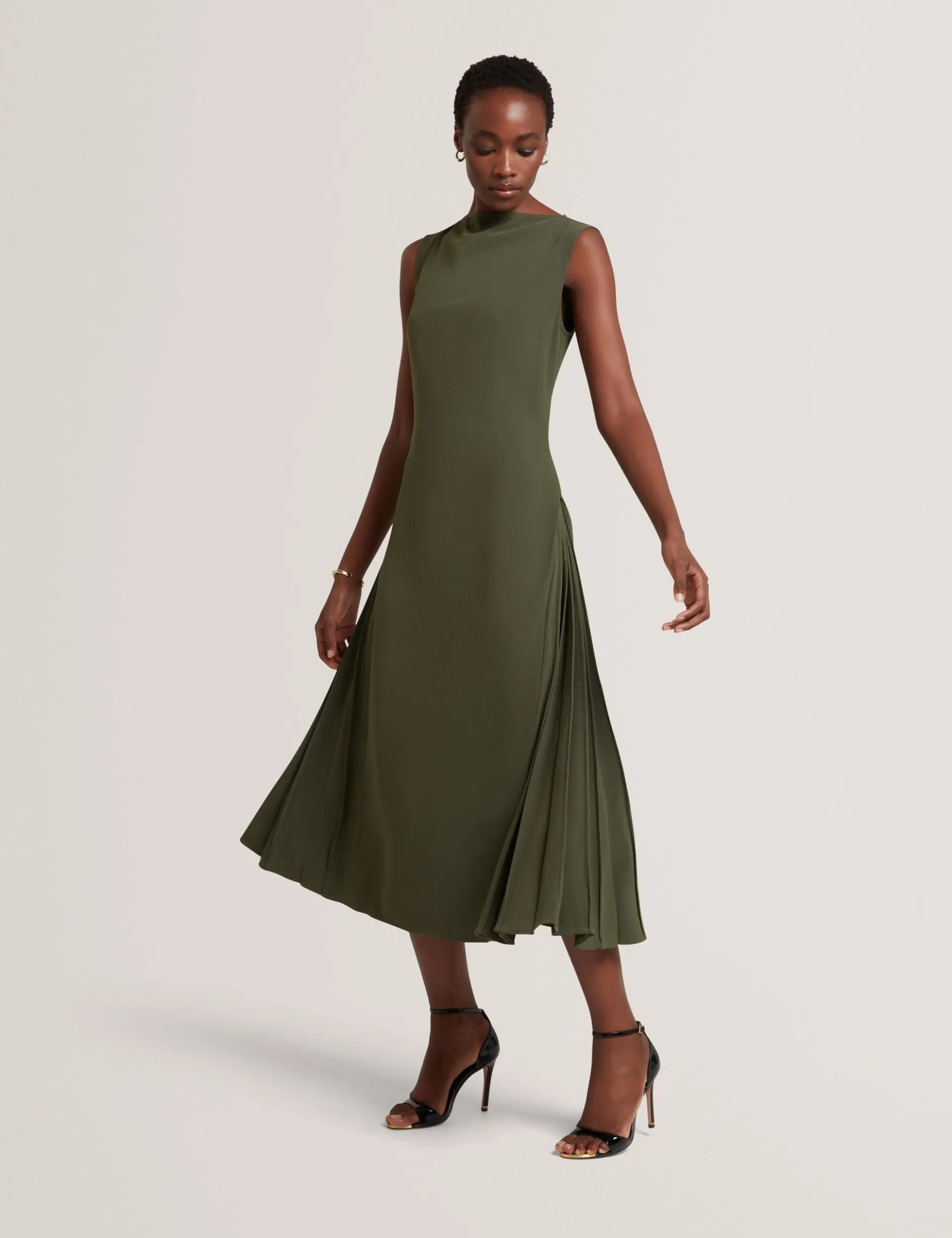 Ärmelloses Midikleid mit Faltendetails