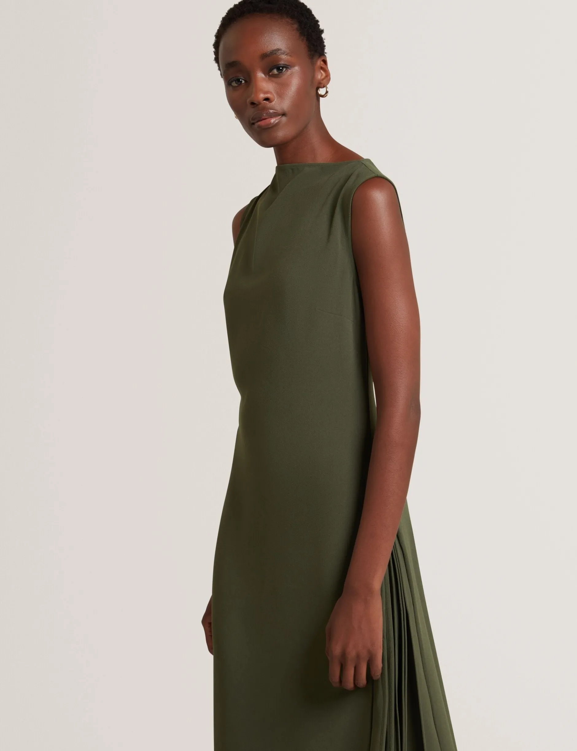 Ärmelloses Midikleid mit Faltendetails