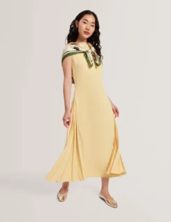Ärmelloses Midikleid mit Faltendetails