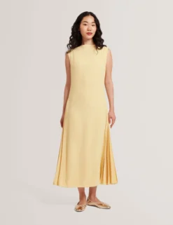 Ärmelloses Midikleid mit Faltendetails