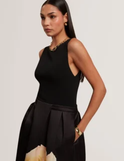 Ärmelloses Midi-Kleid mit Rosenmuster