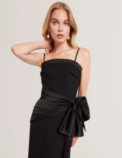 Ärmelloses Midikleid mit Satinschleife