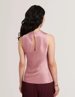 Ärmelloses Satin-Top mit hohem Wasserfallausschnitt