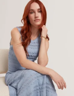 Ärmelloses Strick-Midikleid mit Wellenkante